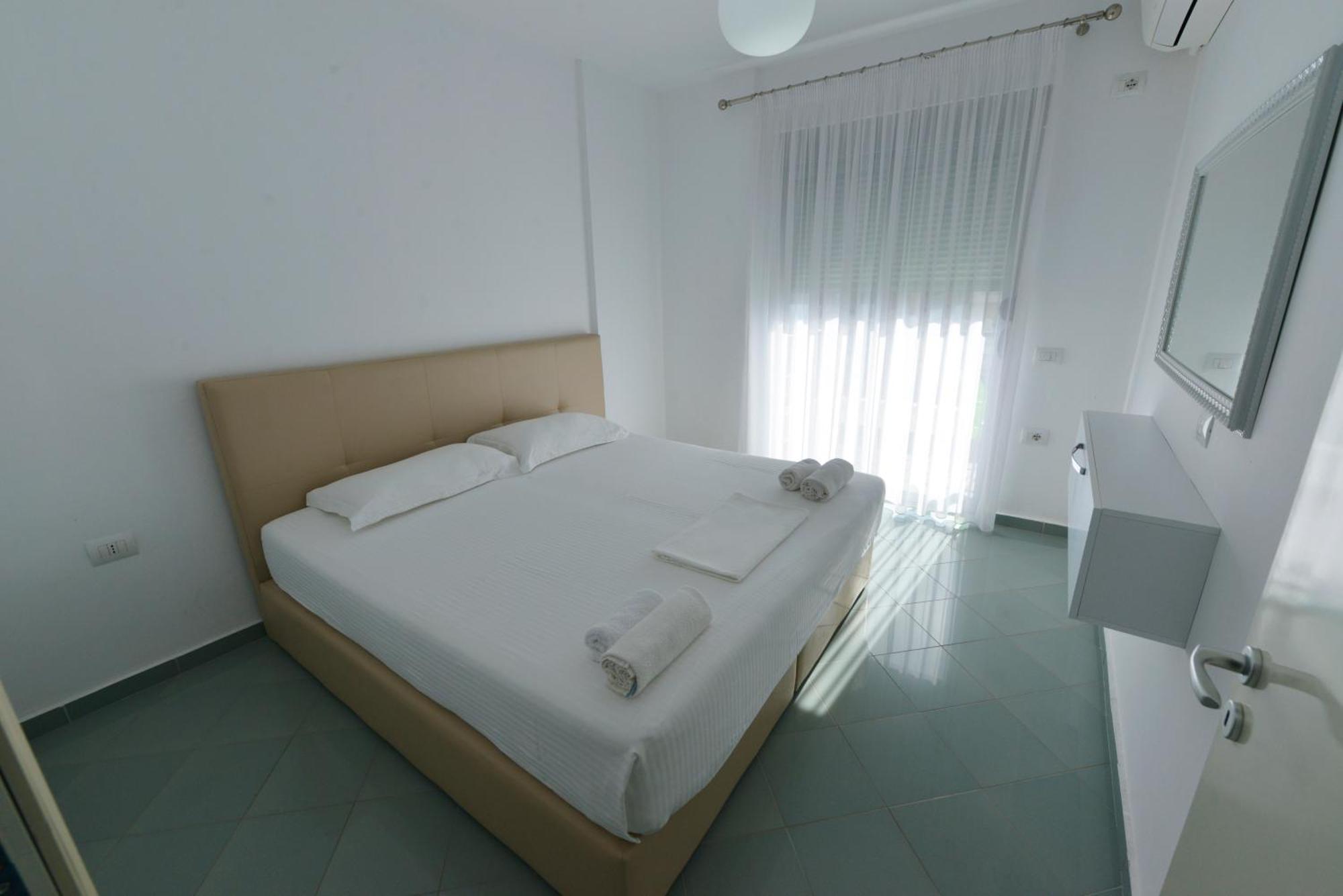 Apt Sarande Bagian luar foto
