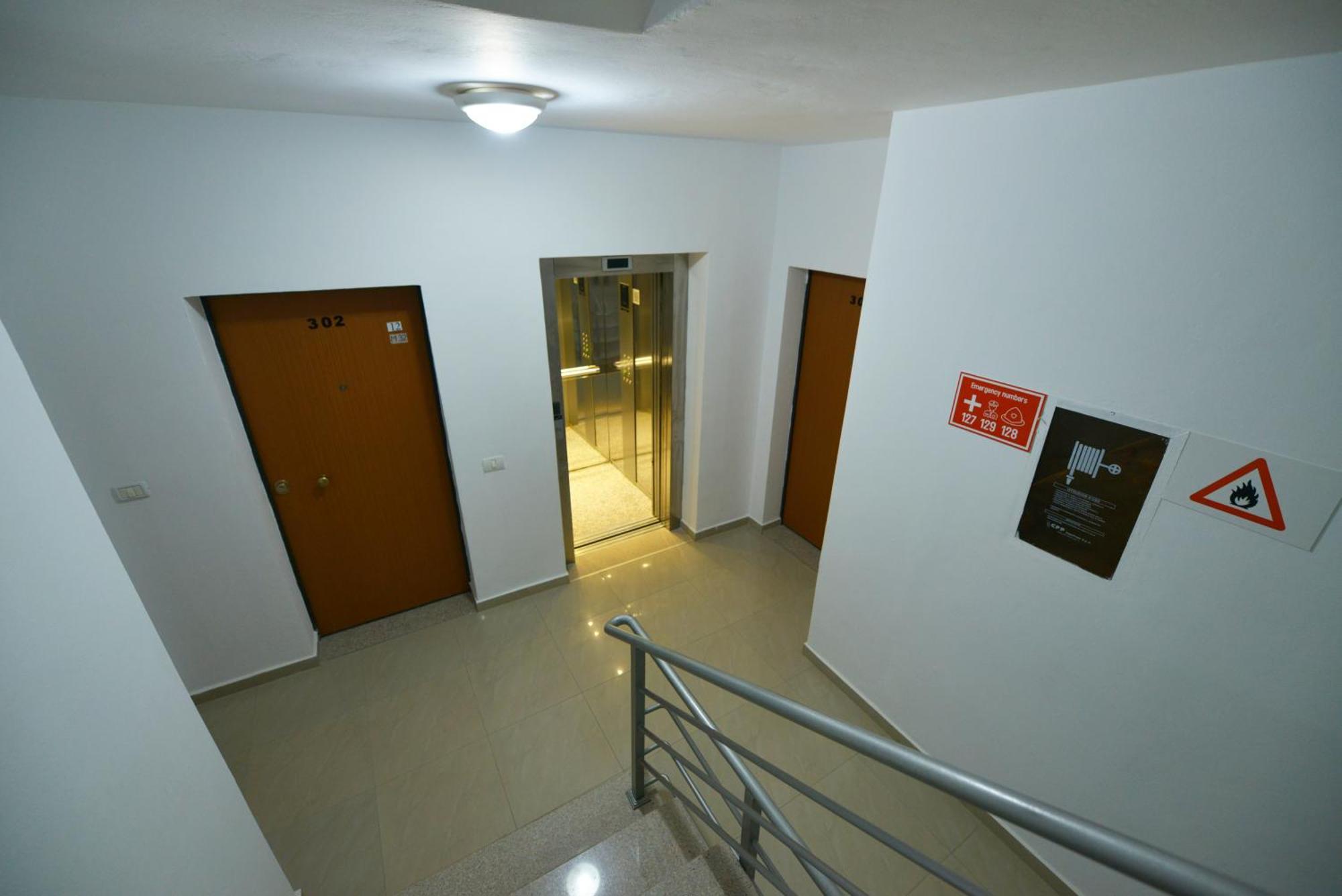 Apt Sarande Bagian luar foto