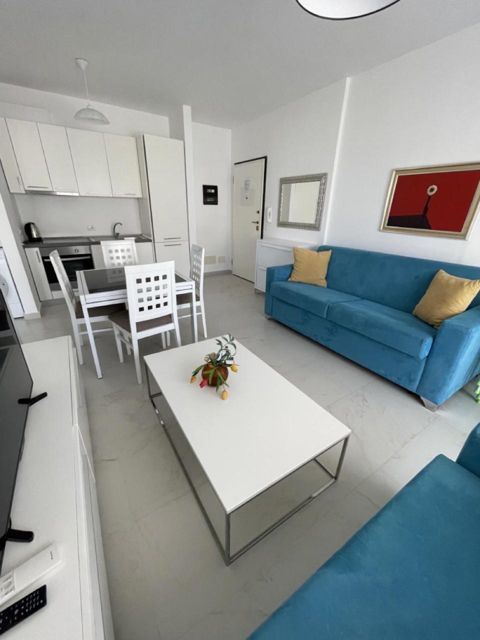 Apt Sarande Bagian luar foto
